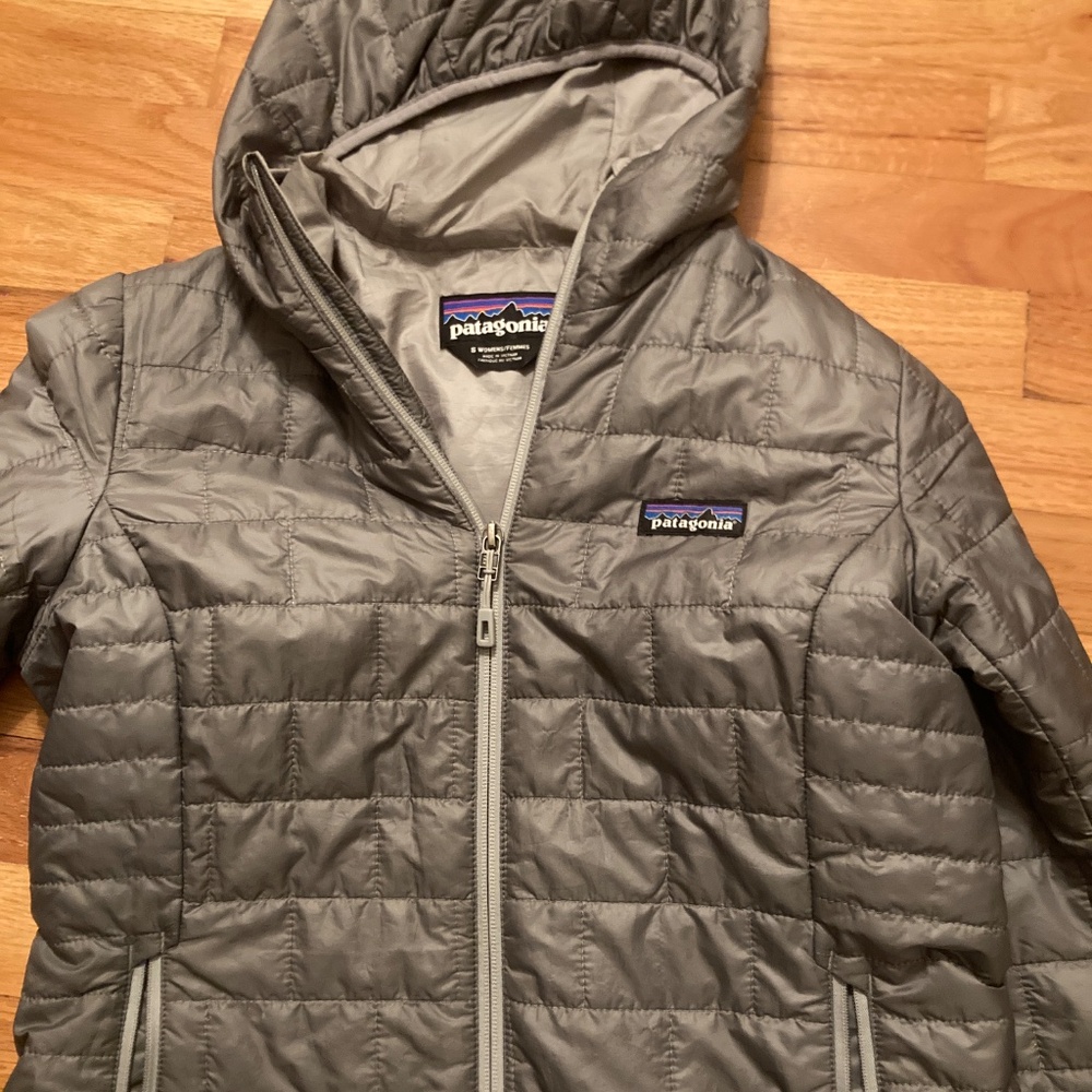 W's Patagonia Nano Puff Hoodie Jacket - Picture 4 of 9